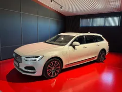 Vit Begagnad 2022 Volvo V90 Core Kombi | 439 900 kr (Marknadspris)
