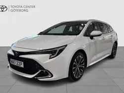 Vit Begagnad 2023 Toyota Corolla Style Kombi | 289 900 kr (Marknadspris)