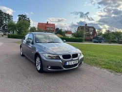 Grå Begagnad 2009 BMW 320 Comfort Edition Sedan | 69 900 kr (Marknadspris)
