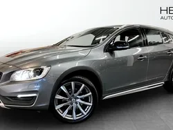 Begagnad 2017 Volvo V60 CC Momentum Kombi | 259 700 kr (Bra pris)