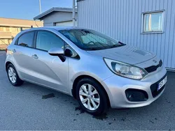 Silver Begagnad 2013 Kia Rio Halvkombi | 42 900 kr (Marknadspris)