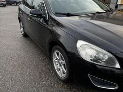 Svart Begagnad 2011 Volvo V60 Momentum Kombi | 90 000 kr (Superpris)