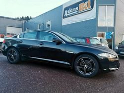 Svart Begagnad 2015 Jaguar XF Sedan | 179 900 kr