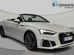 Glaciärvit metallic Begagnad 2023 Audi A5 Cabriolet S-Line Cab | 579 000 kr