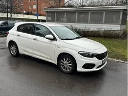 Vit Begagnad 2017 Fiat Tipo Lounge Halvkombi | 94 000 kr (Marknadspris)