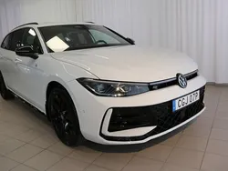 Vit (pure white) Ny 2025 VW Passat R-line Kombi | 565 100 kr (Marknadspris)