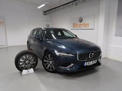 Mörkblå (blå) Begagnad 2021 Volvo V60 Kombi | 349 900 kr (Marknadspris)