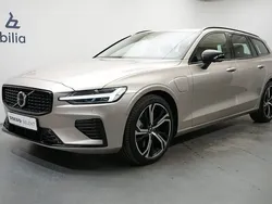 Ljusgrå Begagnad 2024 Volvo V60 Plus Kombi | 519 900 kr (Dyr)