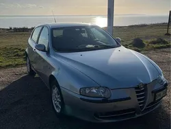Grå Begagnad 2002 Alfa Romeo 147 Halvkombi | 35 000 kr