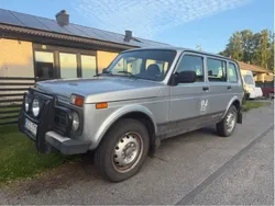 Grå Begagnad 2015 Lada niva SUV | 89 000 kr