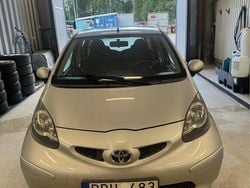 Silver Begagnad 2006 Toyota Aygo Halvkombi | 27 900 kr (Marknadspris)