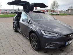 Grå Begagnad 2020 Tesla Model X Long Range AWD SUV | 469 900 kr (Lite dyr)