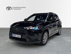 Svart (svart metallic) Begagnad 2024 Toyota Corolla Cross Active SUV | 379 898 kr (Marknadspris)