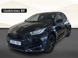 Svart Begagnad 2024 Toyota Yaris Hybrid Active Halvkombi | 279 900 kr (Dyr)