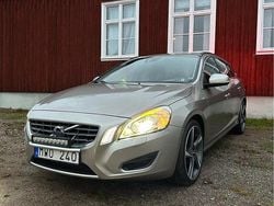Brun Begagnad 2013 Volvo V60 Momentum Kombi | 40 000 kr (Superpris)
