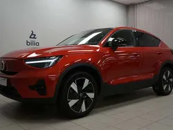 Röd Begagnad 2023 Volvo EC40 Plus SUV | 449 000 kr (Marknadspris)