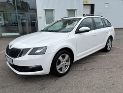 Vit Begagnad 2017 Skoda Octavia Kombi | 123 200 kr (Bra pris)
