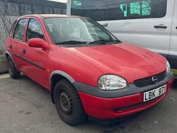 Röd Begagnad 2000 Opel Corsa Halvkombi | 12 000 kr
