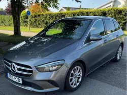 Grå Begagnad 2020 Mercedes B200 Minibuss | 227 000 kr (Marknadspris)