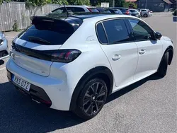 Vit Begagnad 2021 Peugeot 208 GT Halvkombi | 190 000 kr (Marknadspris)