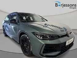 Ljusgrön (grön) Ny 2025 VW Passat R-line Kombi | 549 900 kr (Marknadspris)