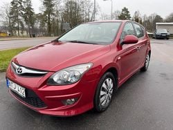 Röd Begagnad 2011 Hyundai i30 Select Halvkombi | 59 900 kr (Marknadspris)