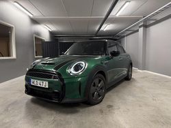 Grön Begagnad 2023 Mini Cooper S Halvkombi | 289 900 kr (Marknadspris)
