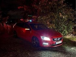 Röd Begagnad 2017 Volvo V60 R-Design Kombi | 170 000 kr (Marknadspris)