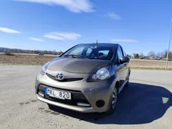 Brun Begagnad 2013 Toyota Aygo Halvkombi | 40 000 kr (Bra pris)