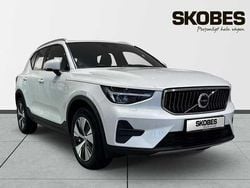 Vit Begagnad 2023 Volvo XC40 Core SUV | 299 900 kr (Marknadspris)