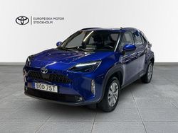 Mörkblå (blå metallic) Begagnad 2023 Toyota Yaris Hybrid Active SUV | 269 900 kr (Marknadspris)
