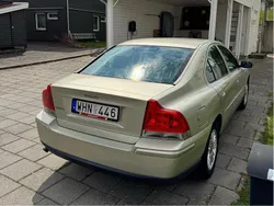 Grön Begagnad 2005 Volvo S60 Sedan | 27 000 kr (Marknadspris)