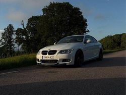Vit Begagnad 2010 BMW 335 Comfort Edition Sportkupé | 250 000 kr