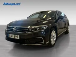 Grå Begagnad 2020 VW Passat GTE Kombi | 239 800 kr (Bra pris)