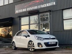 Vit Begagnad 2015 Kia Rio Halvkombi | 79 900 kr (Lite dyr)