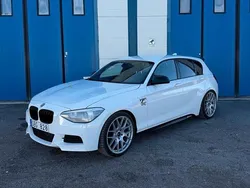 Vit Begagnad 2013 BMW M135 Halvkombi | 219 000 kr (Marknadspris)