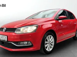 Röd Begagnad 2017 VW Polo Comfortline Halvkombi | 119 900 kr (Marknadspris)