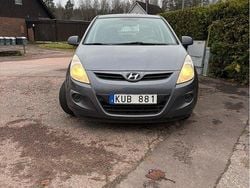 Grå Begagnad 2011 Hyundai i20 Halvkombi | 19 900 kr (Superpris)
