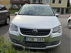 Silver Begagnad 2010 VW Touran Trendline Minibuss | 24 999 kr (Superpris)