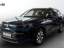 Mörkblå Ny 2025 VW Tiguan Life SUV | 547 800 kr (Marknadspris)