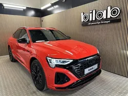 Röd (soneiraröd metallic) Begagnad 2023 Audi Q8 Sportback e-tron S-Line SUV | 799 000 kr