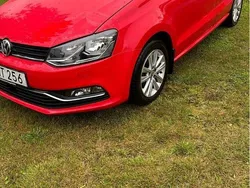 Röd Begagnad 2017 VW Polo Halvkombi | 89 000 kr (Marknadspris)