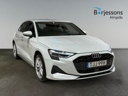 Vit Begagnad 2025 Audi A3 Sportback Proline Halvkombi | 309 900 kr (Marknadspris)