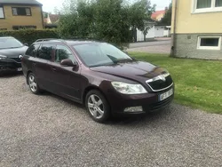 Röd Begagnad 2010 Skoda Octavia Elegance Kombi | 16 000 kr