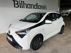 Vit Begagnad 2019 Toyota Aygo X-play Halvkombi | 109 900 kr (Marknadspris)