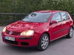 Röd Begagnad 2006 VW Golf V Trendline Halvkombi | 35 000 kr (Marknadspris)
