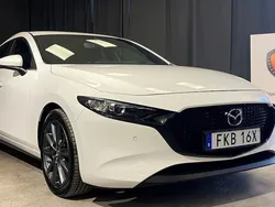 Vit Begagnad 2021 Mazda 3 Sky Halvkombi | 239 900 kr (Marknadspris)