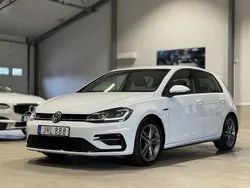 Vit Begagnad 2018 VW Golf VII R-line Halvkombi | 169 900 kr (Marknadspris)