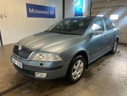 Ljusblå Begagnad 2007 Skoda Octavia Halvkombi | 24 900 kr (Marknadspris)