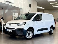 Vit Begagnad 2024 Fiat Doblò Minibuss | 334 875 kr (Marknadspris)